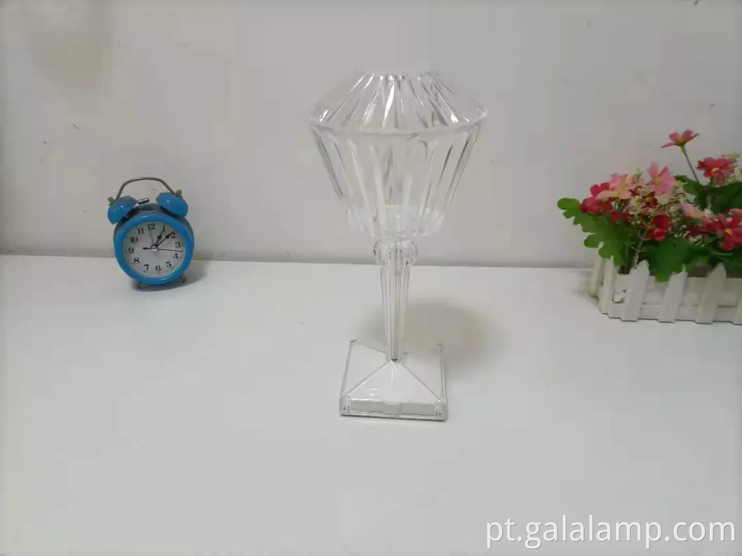 A lâmpada de mesa de cristal elegante controlada pelo toque para casas modernas